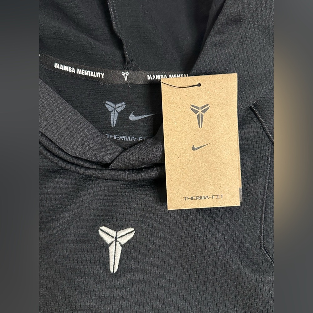 NWT! Kobe Big Kids' Nike Therma-FIT Pullover
Hoodie - Picture 7 of 12